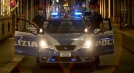 In 9 rapinano e aggrediscono una coppia, arrestati