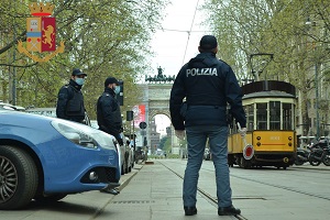 Movida: 250 controlli, 39 multe per mancanza della mascherina, sventata un'aggressione