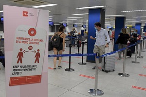 61 nuovi positivi, test in aeroporto, ma no alla quarantena