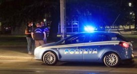 Sospetta aggressione per donna caduta dal pianerottolo