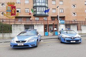 Marocchino si lancia dal secondo piano per fuggire dalla Polizia