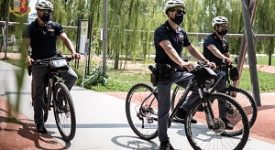 Accoltellato per avere redarguito un uomo che sporcava la strada