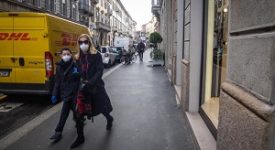Rapine con pugni a passanti, preso 23enne