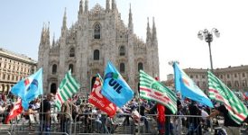 Manifestazione dei sindacati in Piazza Duomo