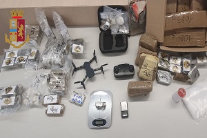 Controllavano la piazza di spaccio con un drone