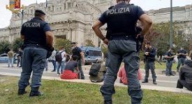 De Corato: ancora sangue in centrale Furti ai turisti in Centrale: quattro stranieri arrestati e sei denunciati Gambiano rapina tunisina in Stazione Centrale Quattro arresti in stazione centrale