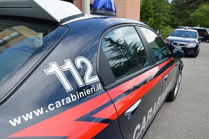 Marocchino minaccia madre per sposare la figlia con la forza