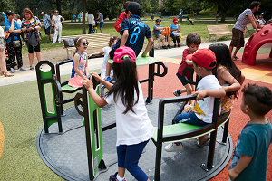Nuova area giochi ai giardini Lucarelli