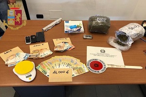 Nascondeva droga in una casa occupata
