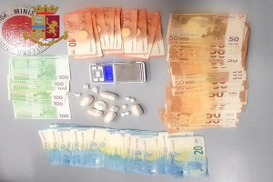 Arrestato con la coca nascosta nel pc