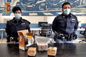 Tre arresti e sequestrati 5 chili di droga