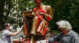 Perquisito studente per l'imbrattamento della statua di Montanelli