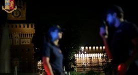 Due arresti per rapina in via Vitruvio