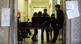 Il Liceo Manzoni fa marcia indietro sulla media del 9