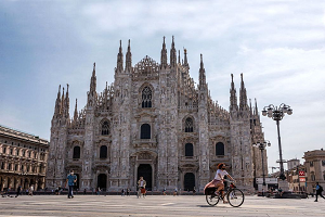 Terza notte gratis in albergo per chi vola e soggiorna in città