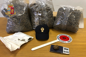 Abusivi e droga, arrestati palestinere, rumeno ed egiziano