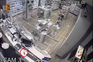 Nove arresti per spaccio di droga e rapine