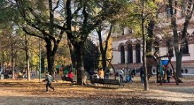 Tanti a passeggio ma il centro è deserto