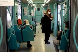 Passeggeri di bus e metro ridotti del 70%