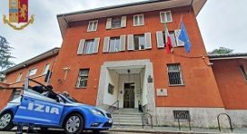 Agente ferito durante l'arresto di un pusher Rissa al mattino: arrestati sei ventennigreco turro Arrestati due scafisti di terra