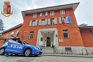 Agente ferito durante l'arresto di un pusher Rissa al mattino: arrestati sei ventennigreco turro Arrestati due scafisti di terra