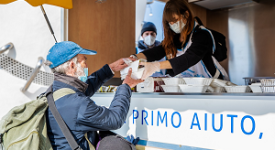 Cucina Mobile per distribuire pasti caldi ai senza dimora