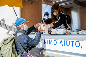 Cucina Mobile per distribuire pasti caldi ai senza dimora