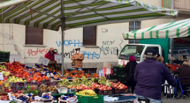 Sequestrati due banchi abusivi di frutta e verdura