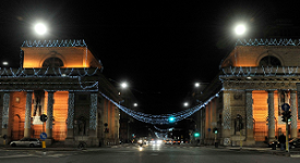 La città si illumina nel segno della sobrietà e della speranza