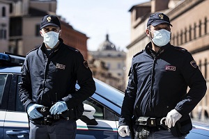 Protocolli sanitari per gli operatori di Polizia contraddittori e rischiosi