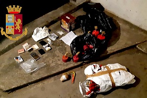 Un arresto per spaccio e detenzione di materiale pirotecnico