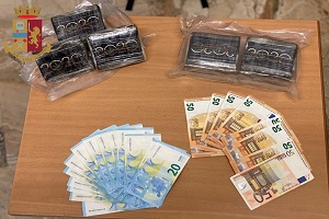 Otto albanesi gestivano il call center della cocaina