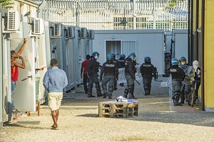 “Ieri sera 4 migranti si sono feriti durante una protesta al Centro di permanenza per i rimpatri di via Corelli, tre di loro sono arrivati Penalisti: nel CPR situazione esplosiva