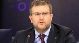 Fidanza (FdI): sinistra non mistifichi le parole di Bernardo Fidanza (FdI): oramai Sala cerca voti anche dagli extracomunitari Fidanza (FdI): restituiremo dignità alla Polizia Locale Fidanza (FdI): guide turistiche a casa e Sala vuole assumere volontari di associazioni amiche Fidanza (FdI): campagna senza insulti? Sala lo dica ai suoi Fidanza (FdI): Sala aiuta Amazon invece dei commercianti milanesi