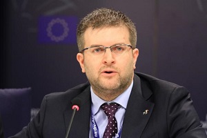 Fidanza (FdI): sinistra non mistifichi le parole di Bernardo Fidanza (FdI): oramai Sala cerca voti anche dagli extracomunitari Fidanza (FdI): restituiremo dignità alla Polizia Locale Fidanza (FdI): guide turistiche a casa e Sala vuole assumere volontari di associazioni amiche Fidanza (FdI): campagna senza insulti? Sala lo dica ai suoi Fidanza (FdI): Sala aiuta Amazon invece dei commercianti milanesi