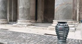 I nuovi cestini della Raggi sembrano urne cinerarie