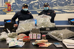 Fermato con 5 kg di droga e 5.000 euro