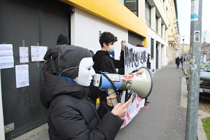 Protesta di rete studenti davanti all'Ufficio scolastico