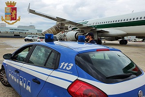 Linate: arrestati due albanesi con documenti falsi Albanese con documenti falsi arrestato a Linate