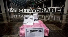 Protesta dei lavoratori davanti alla Regione