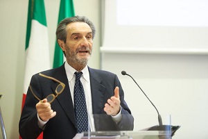 Fontana: per attacco hacker non pagheremo riscatti Fontana: pronti a intervenire se la situazione si aggrava Lombardia in zona arancione. Scuole aperte da lunedì Lombardia zona rossa. Fontana: faremo ricorso