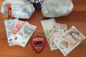 Arrestato con due etti di droga in metropolitana