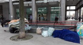 Clochard muore di freddo con 100.000 euro in banca