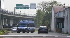 Via Corelli. De Corato (FdI): immigrati si feriscono per evitare il rimpatrio Appello per chiudere i CPR. Fidanza (FdI): richiesta marziana