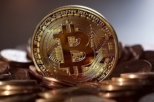 Risalgono Bitcoin e Ethereum e gli altri seguono