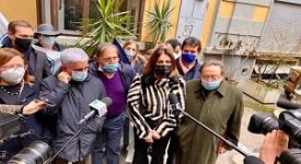 Gazebo di FdI per spiegare il no a Draghi