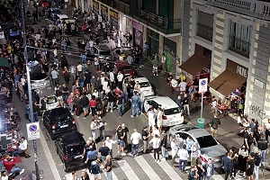 Assembramenti: 100 ragazzi in fuga all'arrivo della Polizia