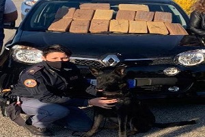 Arrestati con 18 kg di cocaina in auto