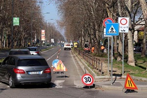 Fratelli d'Italia: la guerra agli automobilisti crea una trappola di traffico e smog