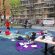 Bimbi fanno dad in piazza. Liceali al Piccolo